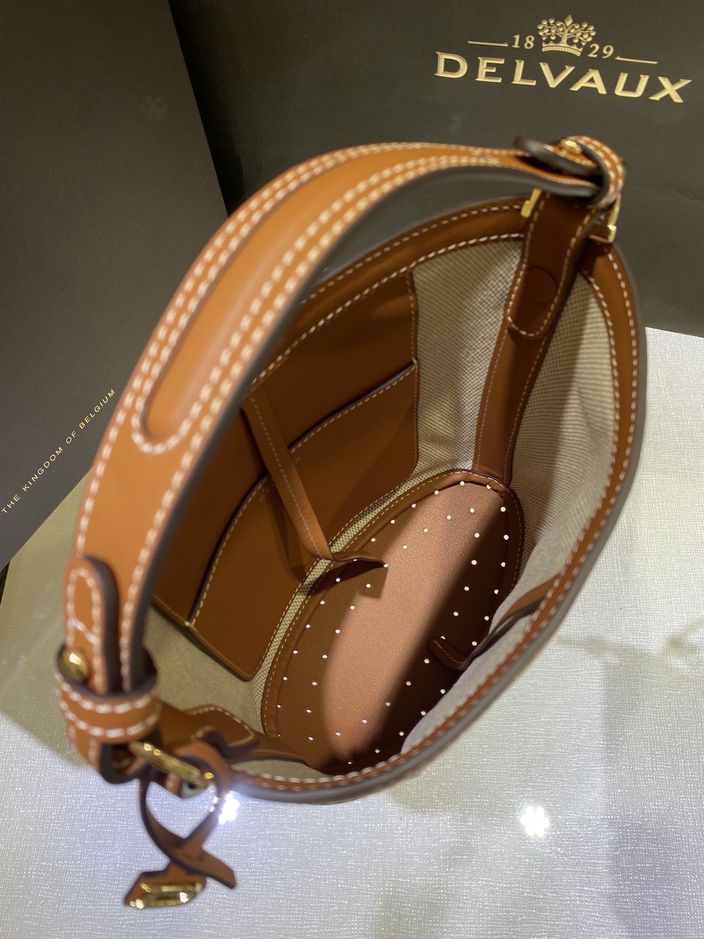 델보 미니 핀 버킷백